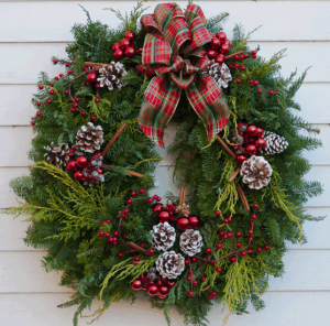 christmas-decor-red-green-fresh-door-wreath-evergrenns-pine-cones
